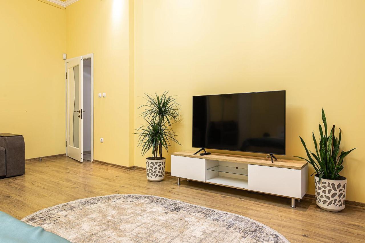 Апартаменти В Центрі Львова Exteriör bild